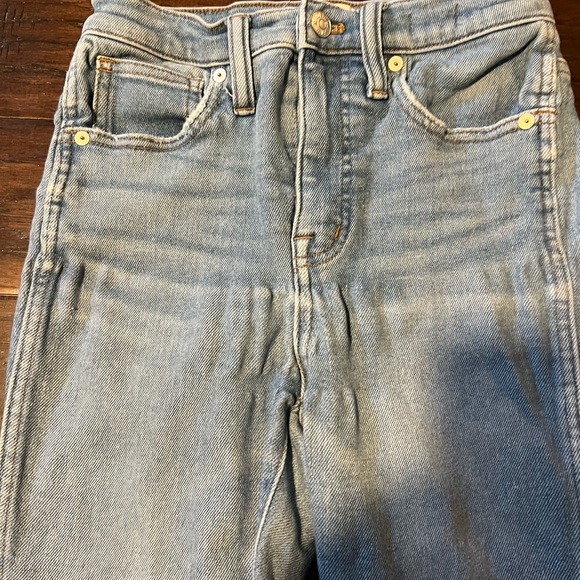 Size 25 Madewell 10” high rise Skinny jean leggings.  Light wash. - Picture 3 of 7